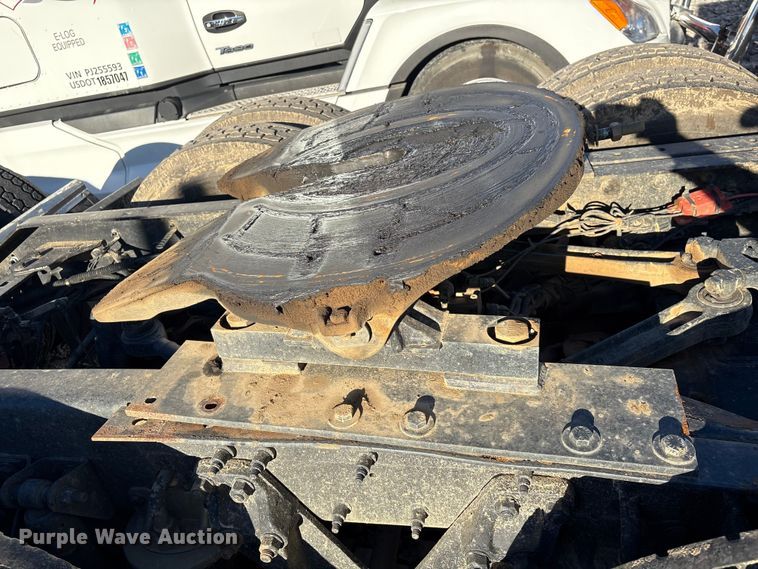 image for item YA1449 2018 Kenworth W900 semi truck