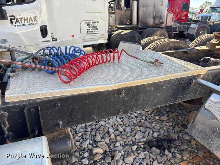 image for item YA1449 2018 Kenworth W900 semi truck