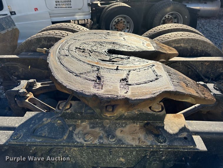 image for item YA1449 2018 Kenworth W900 semi truck