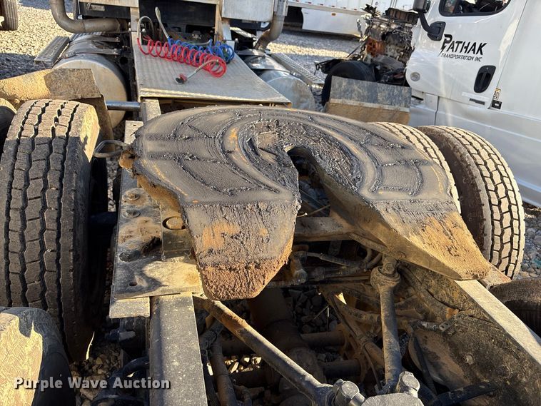 image for item YA1449 2018 Kenworth W900 semi truck