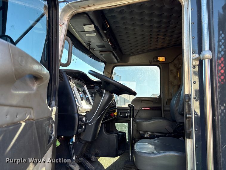 image for item YA1449 2018 Kenworth W900 semi truck