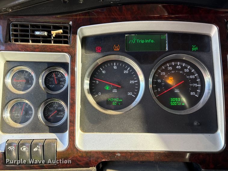 image for item YA1449 2018 Kenworth W900 semi truck