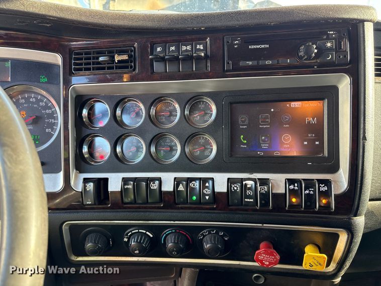 image for item YA1449 2018 Kenworth W900 semi truck