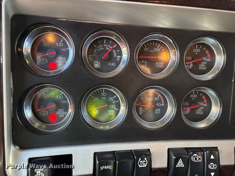 image for item YA1449 2018 Kenworth W900 semi truck