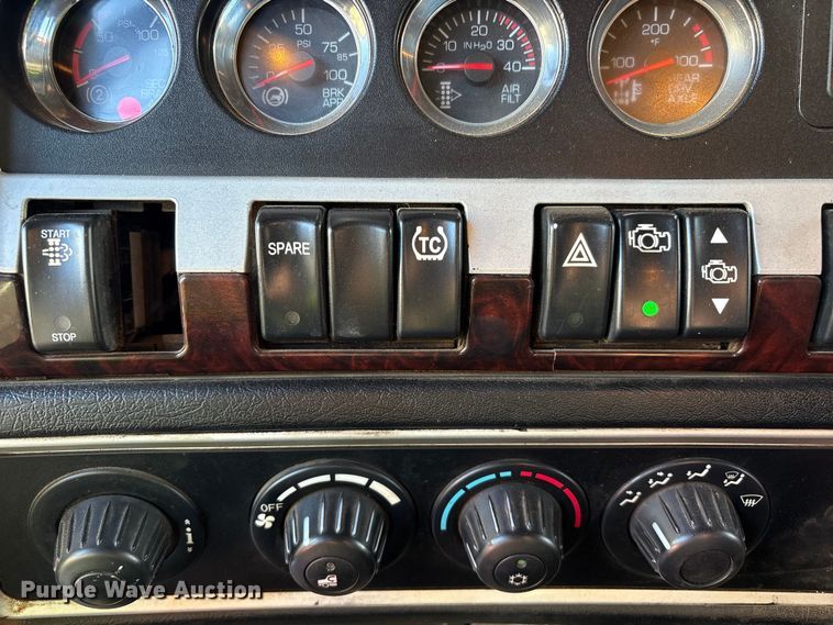 image for item YA1449 2018 Kenworth W900 semi truck