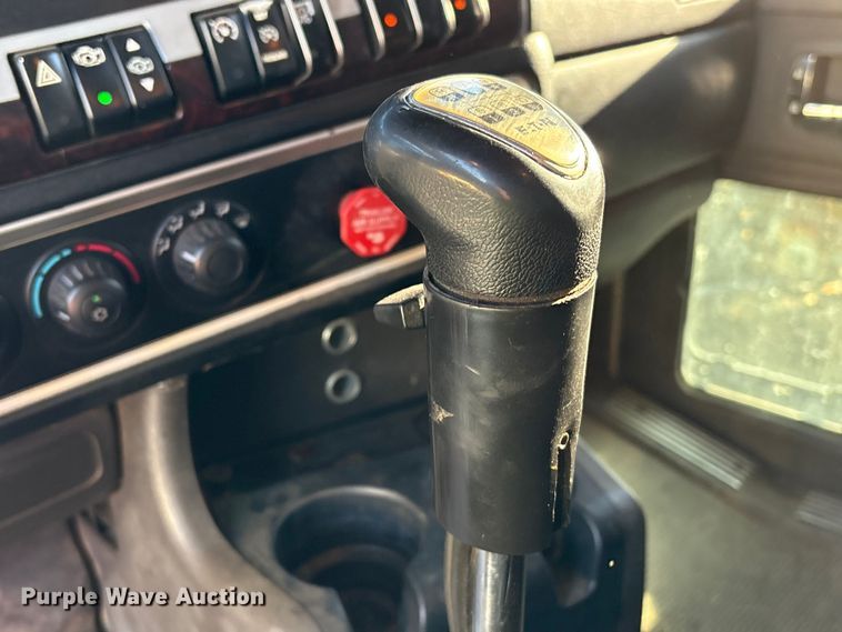 image for item YA1449 2018 Kenworth W900 semi truck