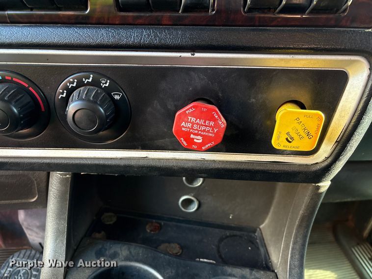 image for item YA1449 2018 Kenworth W900 semi truck