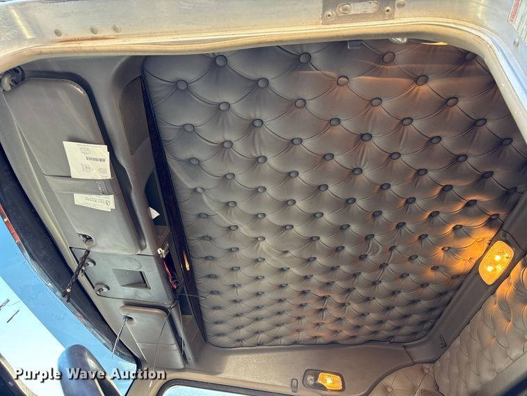 image for item YA1449 2018 Kenworth W900 semi truck