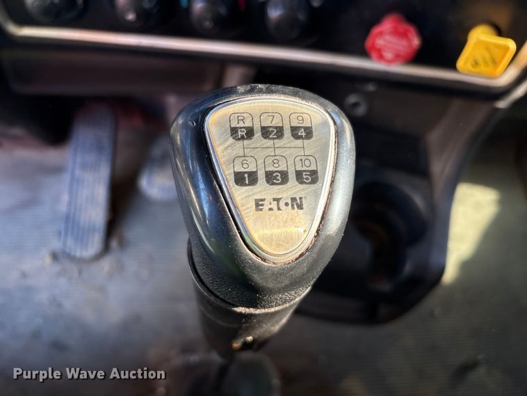 image for item YA1449 2018 Kenworth W900 semi truck