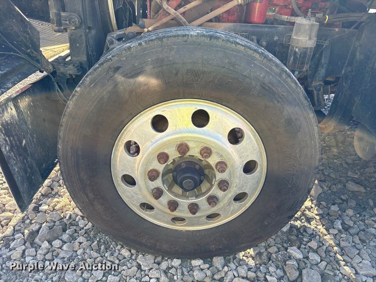 image for item YA1449 2018 Kenworth W900 semi truck