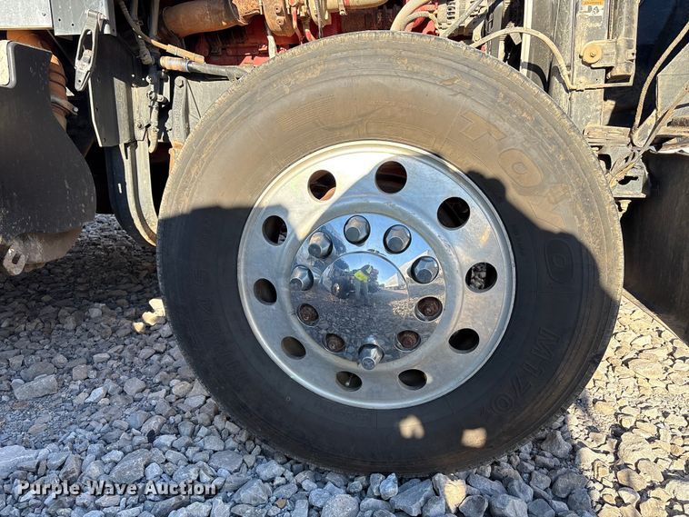 image for item YA1449 2018 Kenworth W900 semi truck