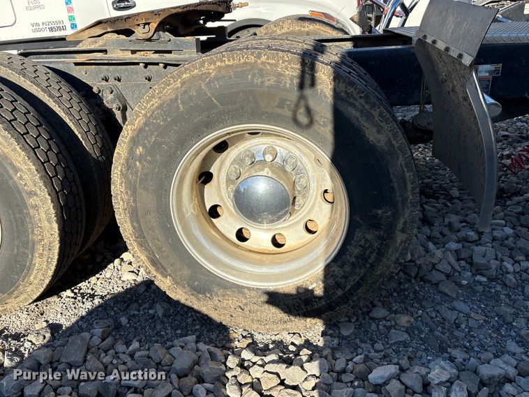 image for item YA1449 2018 Kenworth W900 semi truck