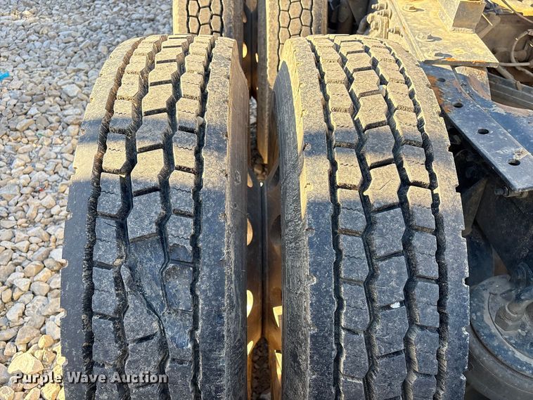 image for item YA1449 2018 Kenworth W900 semi truck