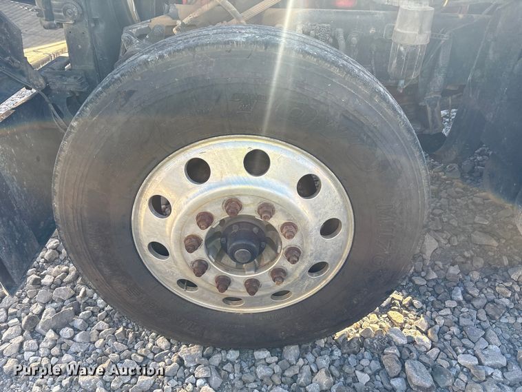 image for item YA1449 2018 Kenworth W900 semi truck