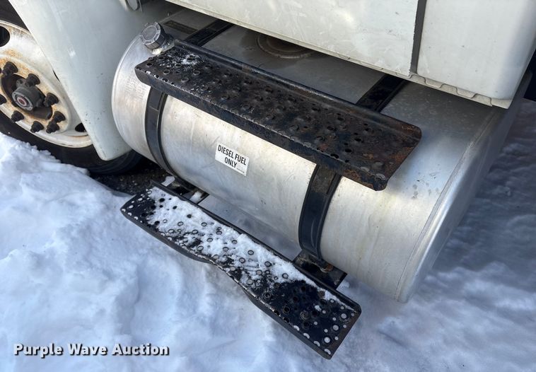 image for item YA1485 2015 International 4300 box truck