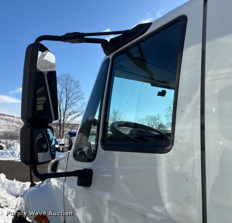 image for item YA1485 2015 International 4300 box truck