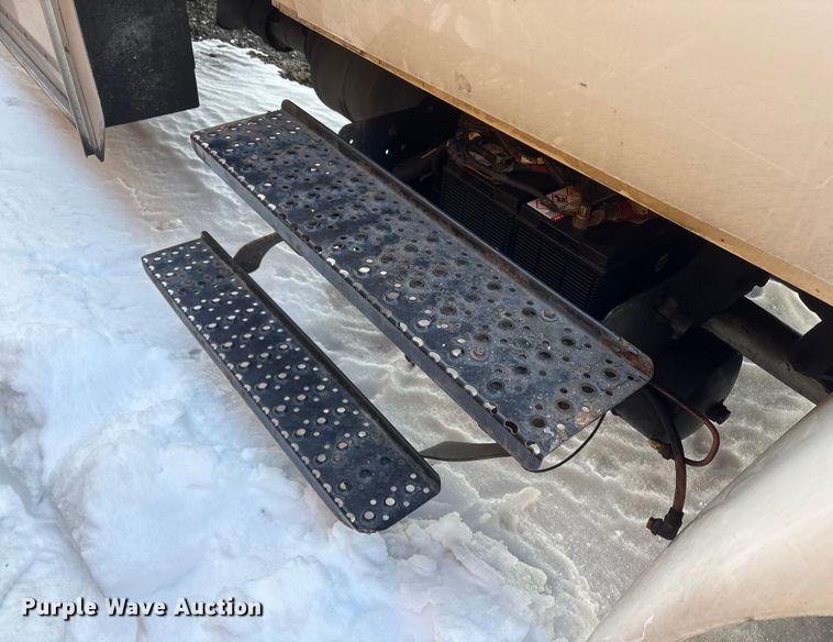 image for item YA1485 2015 International 4300 box truck