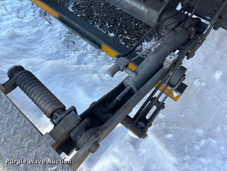 image for item YA1485 2015 International 4300 box truck