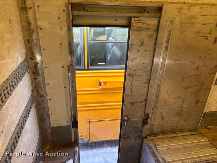 image for item YA1485 2015 International 4300 box truck