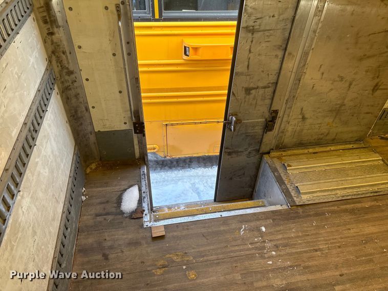 image for item YA1485 2015 International 4300 box truck