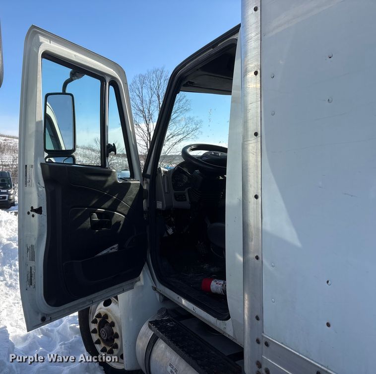 image for item YA1485 2015 International 4300 box truck