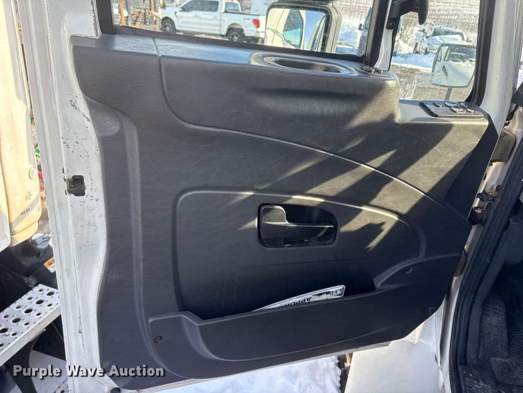 image for item YA1485 2015 International 4300 box truck