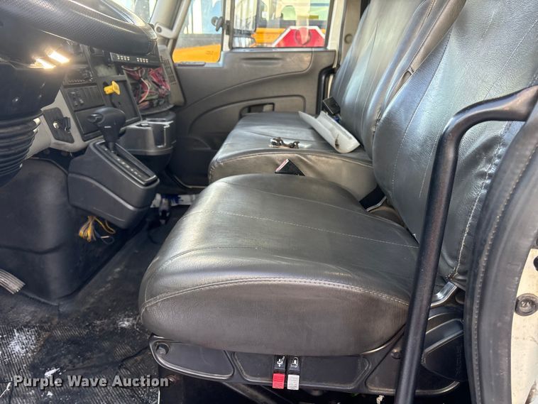 image for item YA1485 2015 International 4300 box truck