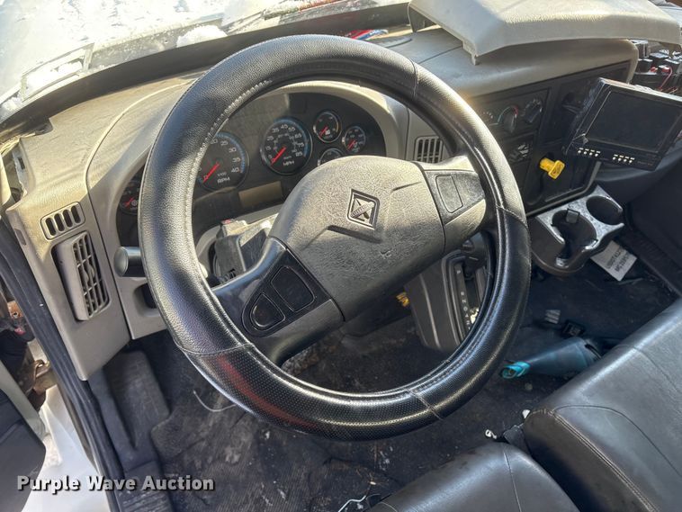 image for item YA1485 2015 International 4300 box truck