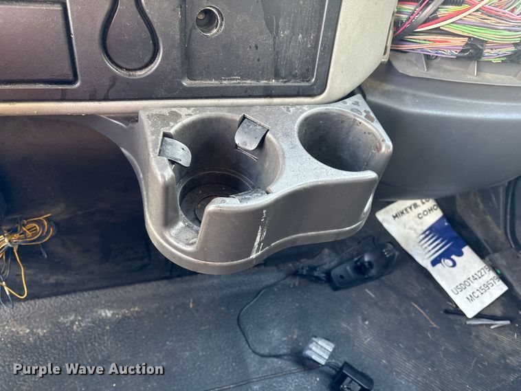 image for item YA1485 2015 International 4300 box truck