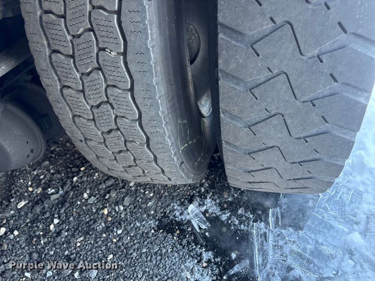 image for item YA1485 2015 International 4300 box truck