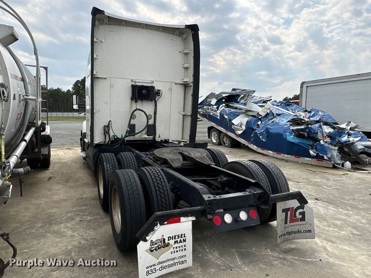 image for item YA1541 2017 Kenworth T680 semi truck