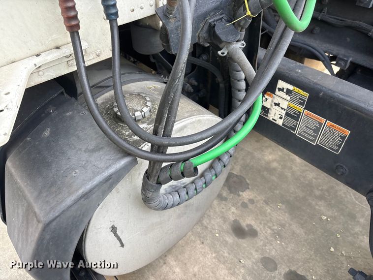 image for item YA1541 2017 Kenworth T680 semi truck