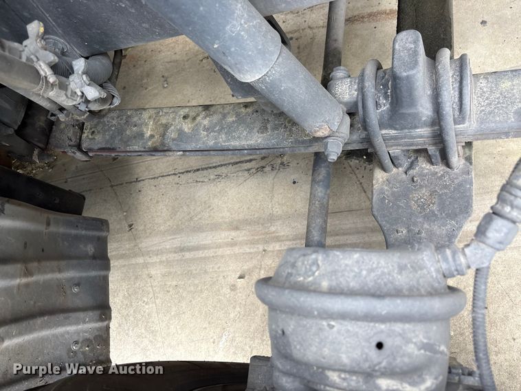 image for item YA1541 2017 Kenworth T680 semi truck