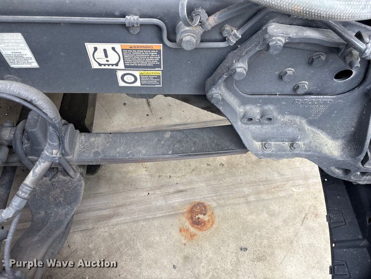 image for item YA1541 2017 Kenworth T680 semi truck