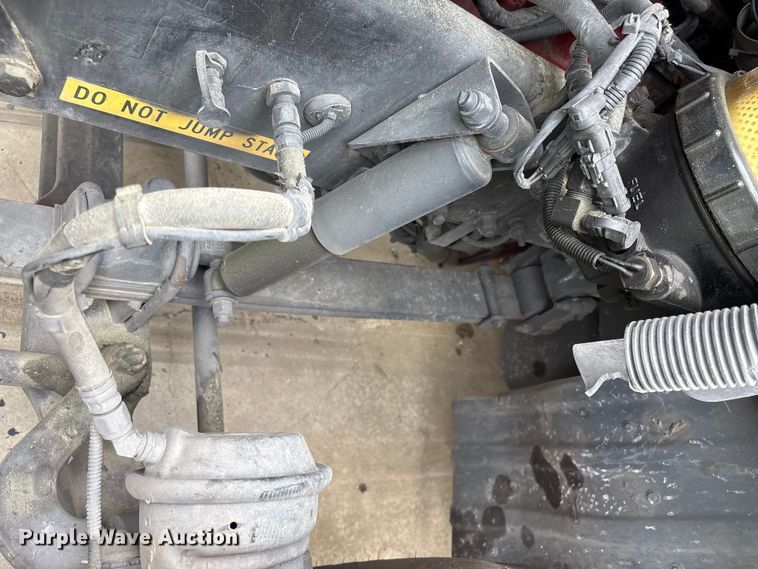 image for item YA1541 2017 Kenworth T680 semi truck