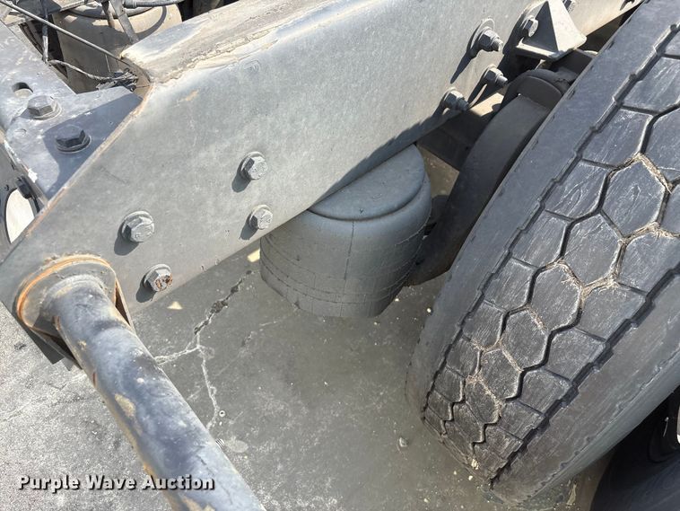 image for item YA1541 2017 Kenworth T680 semi truck