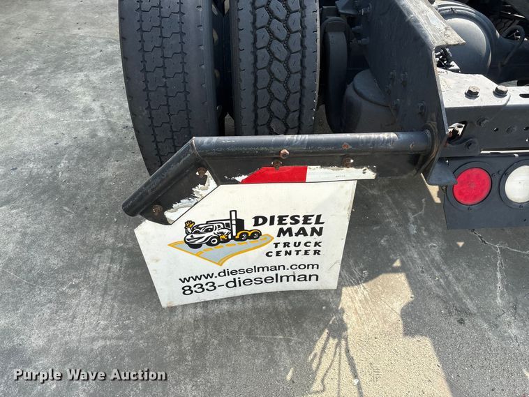 image for item YA1541 2017 Kenworth T680 semi truck