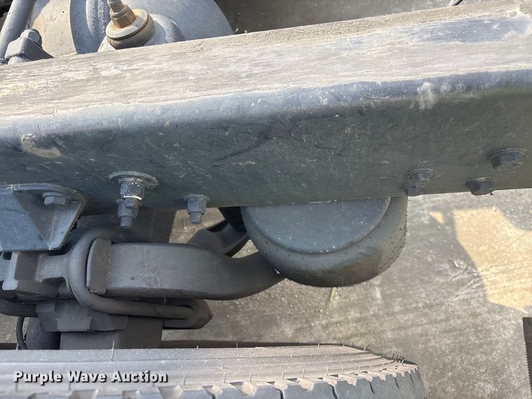 image for item YA1541 2017 Kenworth T680 semi truck