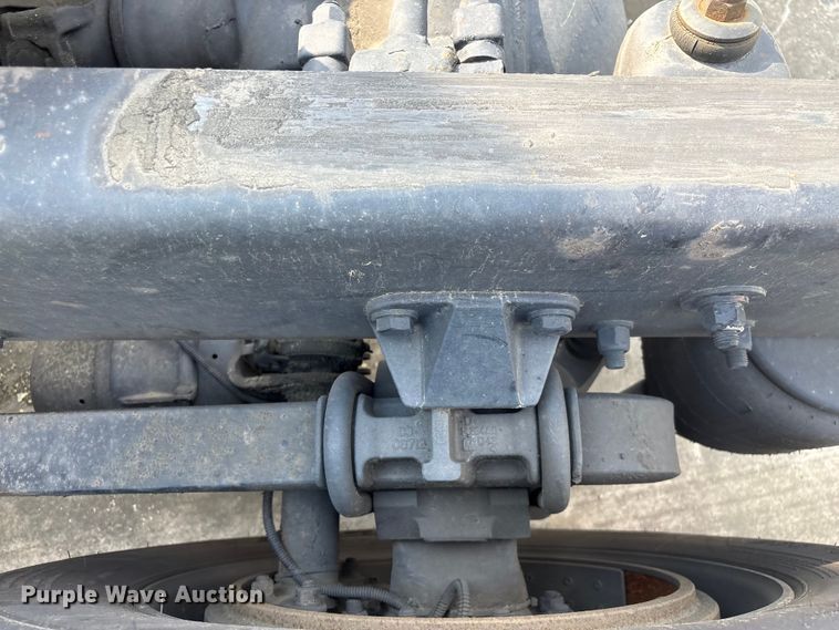 image for item YA1541 2017 Kenworth T680 semi truck