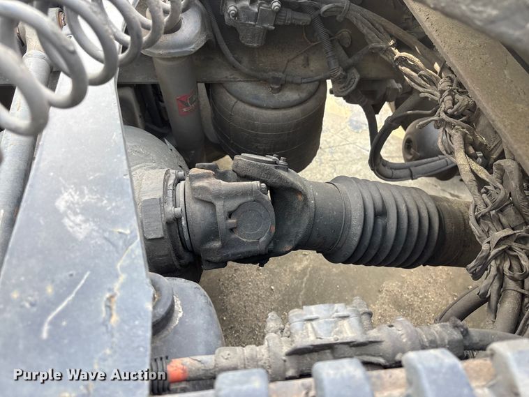 image for item YA1541 2017 Kenworth T680 semi truck