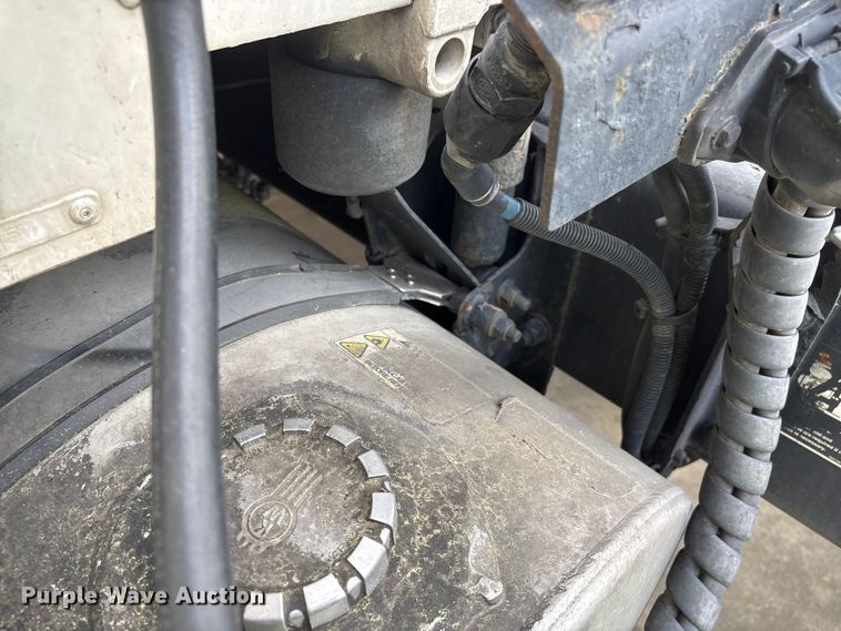 image for item YA1541 2017 Kenworth T680 semi truck