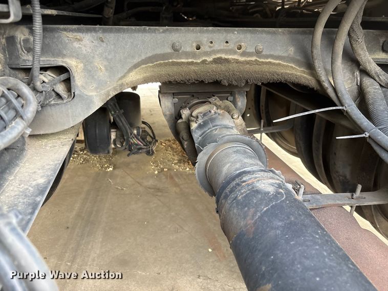 image for item YA1541 2017 Kenworth T680 semi truck