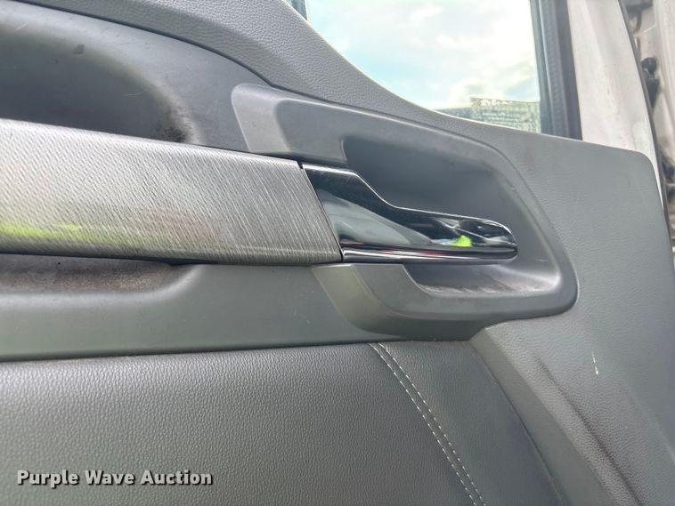 image for item YA1541 2017 Kenworth T680 semi truck