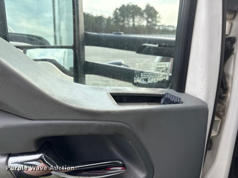 image for item YA1541 2017 Kenworth T680 semi truck