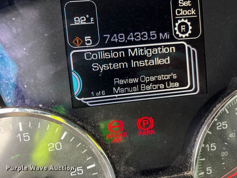 image for item YA1541 2017 Kenworth T680 semi truck