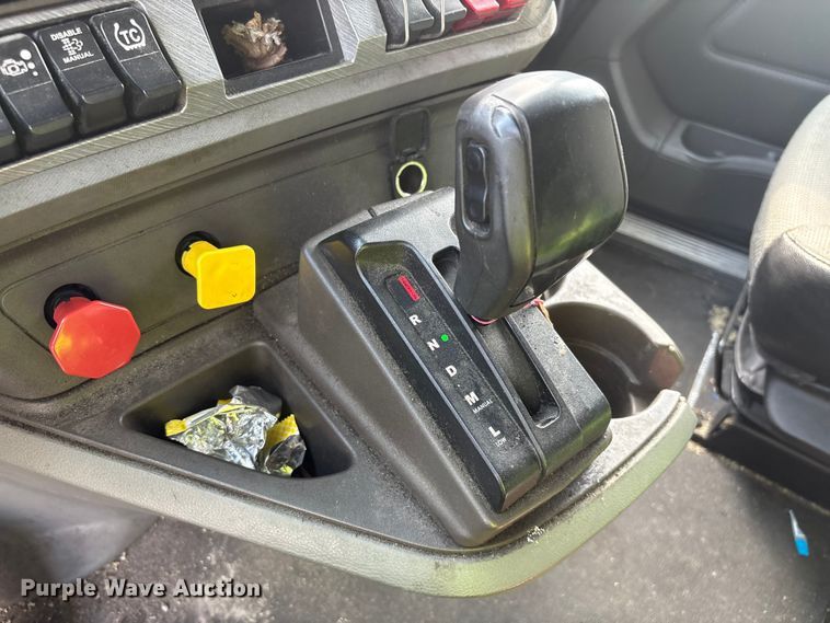 image for item YA1541 2017 Kenworth T680 semi truck