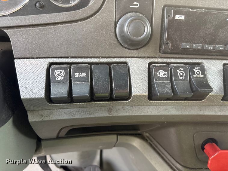 image for item YA1541 2017 Kenworth T680 semi truck