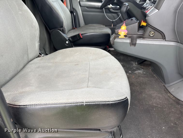 image for item YA1541 2017 Kenworth T680 semi truck