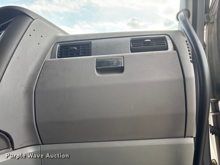 image for item YA1541 2017 Kenworth T680 semi truck