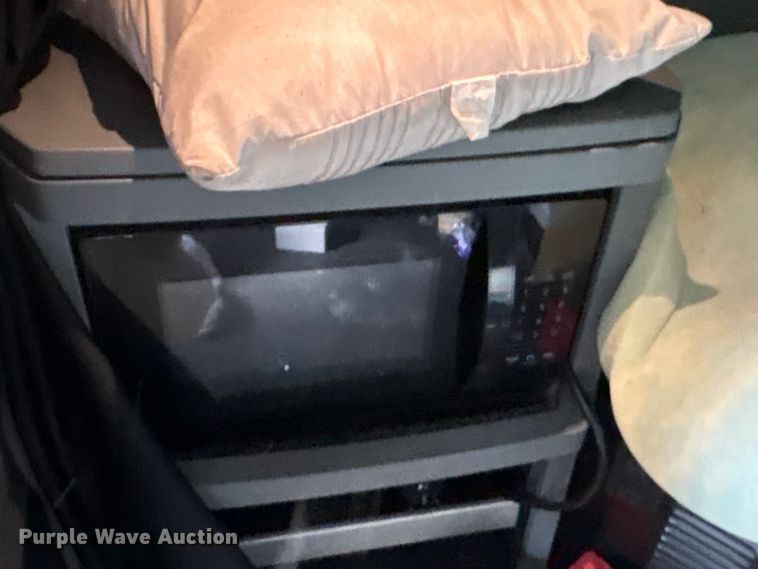 image for item YA1541 2017 Kenworth T680 semi truck